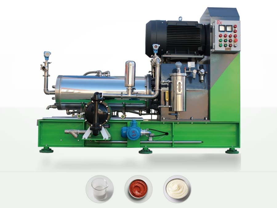 Moinho de grande vazão RWM-200 no salão de montagem: câmara horizontal inox, bomba de diafragma, base verde e cabinet de comando à prova de explosão
